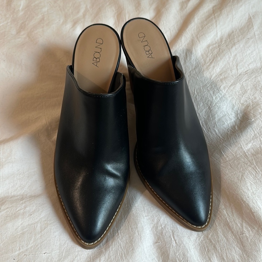 Leather look like new Heel Mule slip-ons